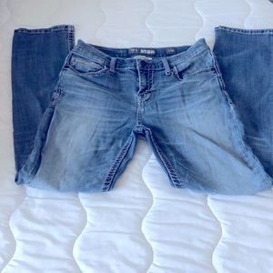 BKE "Carter" Straight Leg light wash jeans. NWOT. sz 33R